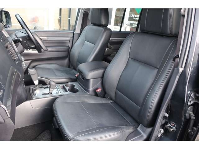 MITSUBISHI Pajero Exceed Black 2012′ D9566