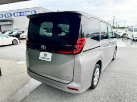 
									TOYOTA Noah 1.8 x HV 7 people Gray 2024′ DBDGH full								