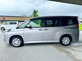 
									TOYOTA Noah 1.8 x HV 7 people Gray 2024′ DBDGH full								