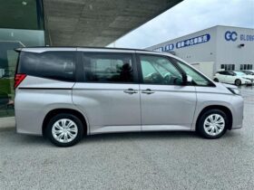 
									TOYOTA Noah 1.8 x HV 7 people Gray 2024′ DBDGH full								