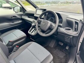 
									TOYOTA Noah 1.8 x HV 7 people Gray 2024′ DBDGH full								