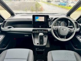 
									TOYOTA Noah 1.8 x HV 7 people Gray 2024′ DBDGH full								