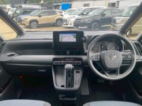 
									TOYOTA Noah 1.8 Hybrid x 7 Gray 2024′ DBDL4 full								