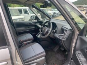 
									TOYOTA Noah 1.8 Hybrid x 7 Gray 2024′ DBDL4 full								