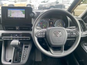 
									TOYOTA Noah 1.8 Hybrid x 7 Gray 2024′ DBDL4 full								