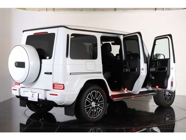 Mercedes-Benz G Class G450d Launch Edition (ISG) Pearl White 2024′ DFK5E