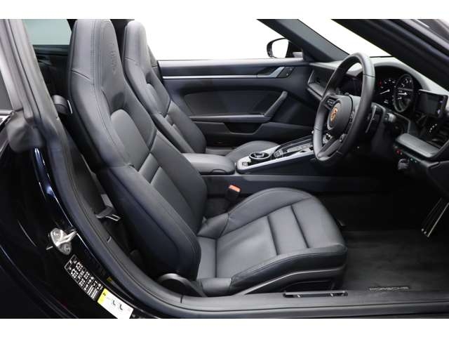 Porsche 911 Targa 4 Black 2022′ DFK9F