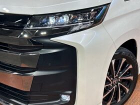 
									TOYOTA Noah S-Z Pearl White 2024′ DHP38 full								