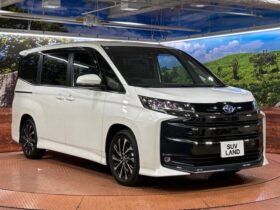 
									TOYOTA Noah S-Z Pearl White 2024′ DHP38 full								