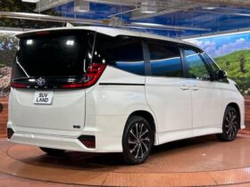 
									TOYOTA Noah S-Z Pearl White 2024′ DHP38 full								