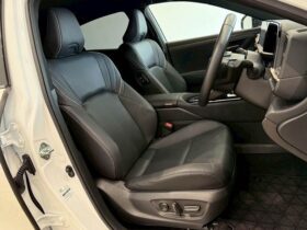
									TOYOTA Crown Sport Z Pearl White 2024′ DHPUH full								