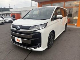 
									TOYOTA Noah Hybrid SZ  Comfort  DA Plus  Fda Pearl White 2025′ DHSS2 full								