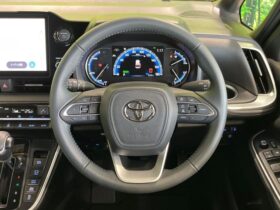 
									TOYOTA Voxy S-Z Pearl White 2025′ DM08P full								