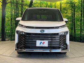 
									TOYOTA Voxy S-Z Pearl White 2025′ DM08P full								