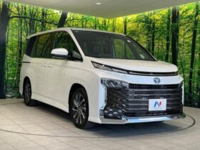 
									TOYOTA Voxy S-Z Pearl White 2025′ DM08P full								