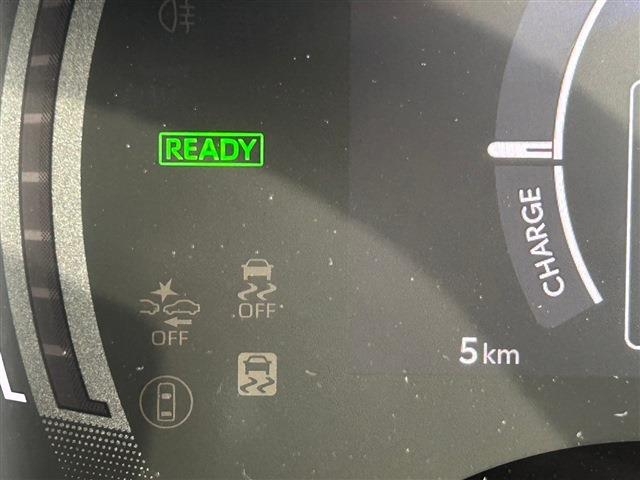 TOYOTA Sienta 1.5 Hybrid Z 7 Pearl White 2025′ DM325