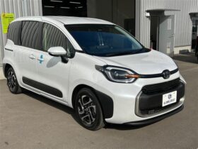 
									TOYOTA Sienta 1.5 Hybrid Z 7 Pearl White 2025′ DM325 full								