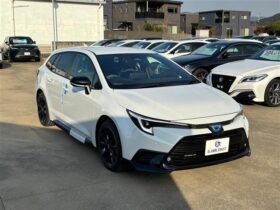 
									TOYOTA Corolla Touring 1.8HV Active Sport Pearl White 2025′ DO89M full								