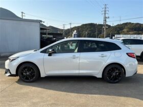 
									TOYOTA Corolla Touring 1.8HV Active Sport Pearl White 2025′ DO89M full								