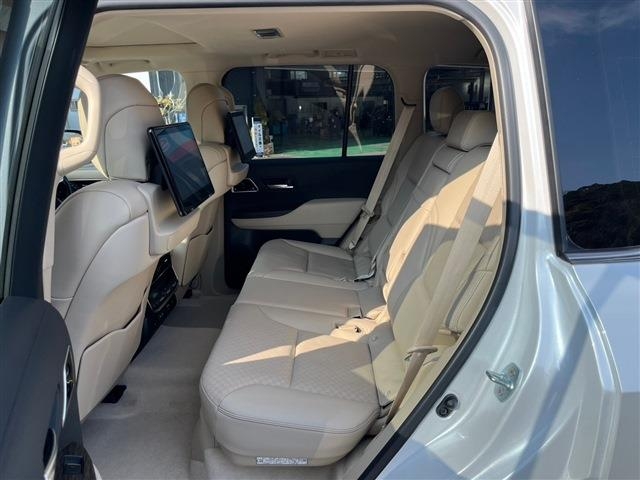 TOYOTA Land Cruiser Wagon 3.5 ZX JBL Sound 7 Person Pearl White 2023′ DO8CC