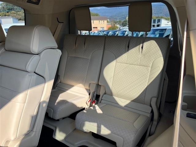 TOYOTA Land Cruiser Wagon 3.5 ZX JBL Sound 7 Person Pearl White 2023′ DO8CC