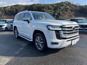 
									TOYOTA Land Cruiser Wagon 3.5 ZX JBL Sound 7 Person Pearl White 2023′ DO8CC full								