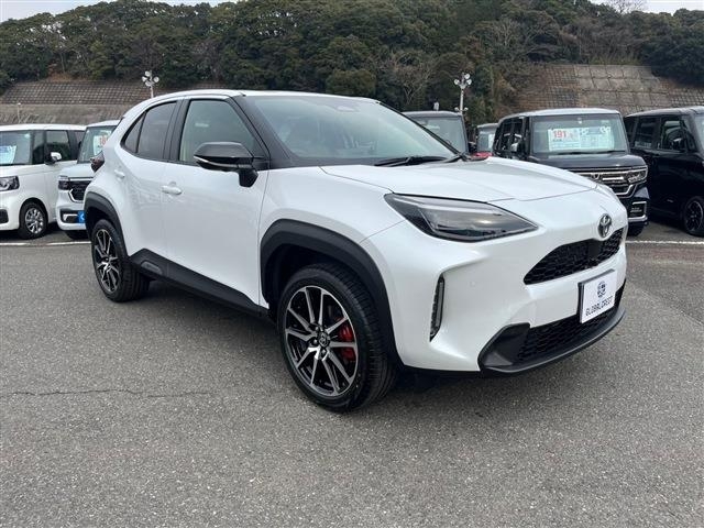 TOYOTA Yaris Cross 1.5 GR Sport Safety Pearl White 2025′ DO8CE