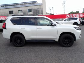 
									TOYOTA Land Cruiser Prado TX L Packet Matte Black Ed Pearl White 2023′ DS6R9 full								