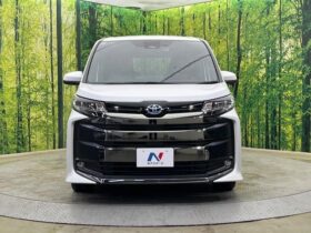 
									TOYOTA Noah S-Z Pearl White 2023′ DSFCD full								