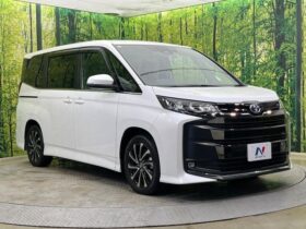 
									TOYOTA Noah S-Z Pearl White 2023′ DSFCD full								