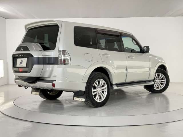 MITSUBISHI Pajero Super Exceeded Pearl White 2015′ DSFJ1
