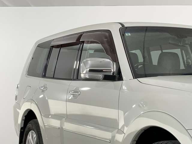 MITSUBISHI Pajero Super Exceeded Pearl White 2015′ DSFJ1