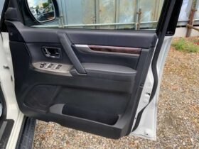 
									MITSUBISHI Pajero Super Exceeded Pearl White 2015′ DSFJ1 full								