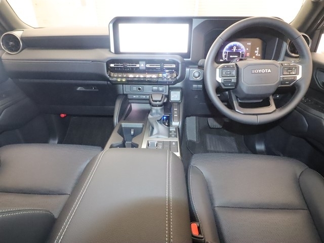 TOYOTA Land Cruiser Wagon VX Pearl White 2025′ DUBTX