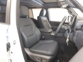 
									TOYOTA Land Cruiser Wagon VX Pearl White 2025′ DUBTX full								
