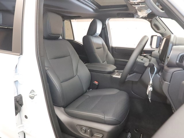 TOYOTA Land Cruiser Wagon VX Pearl White 2025′ DUBTX