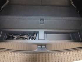 
									TOYOTA Land Cruiser Wagon VX Pearl White 2025′ DUBTX full								