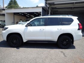 
									TOYOTA Land Cruiser Prado TX L Packet Matte Black Ed Pearl White 2023′ DUBZ7 full								