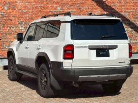 
									TOYOTA Land Cruiser Wagon VX Pearl White 2024′ DUKSA full								
