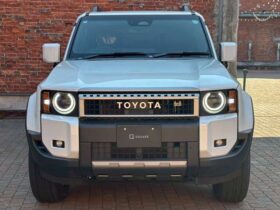 
									TOYOTA Land Cruiser Wagon VX Pearl White 2024′ DUKSA full								