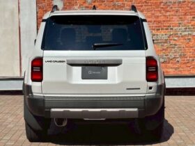 
									TOYOTA Land Cruiser Wagon VX Pearl White 2024′ DUKSA full								