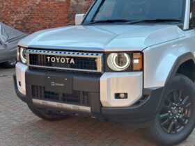 
									TOYOTA Land Cruiser Wagon VX Pearl White 2024′ DUKSA full								