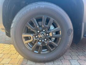 
									TOYOTA Land Cruiser Wagon VX Pearl White 2024′ DUKSA full								