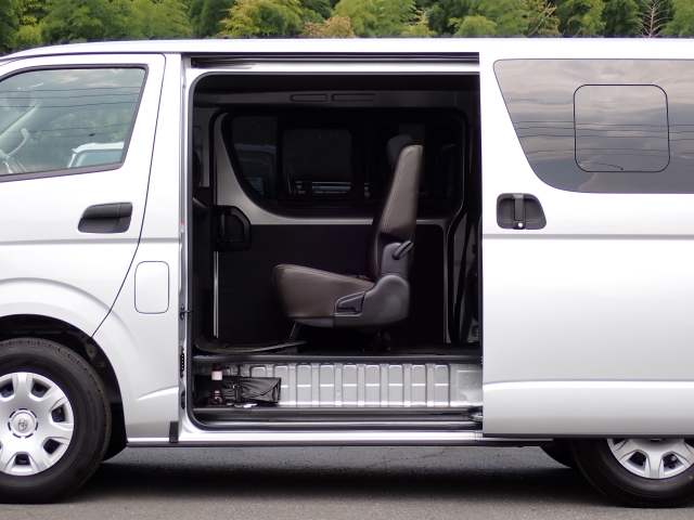 TOYOTA Hiace Van DX GL Package Long 5-Door Silver 2024′ DWOPT