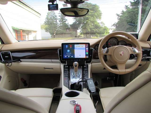 Porsche Panamera   Turbo   Alpine BIG – X11 Navigation   System Brown/Red 2010′ DWP38