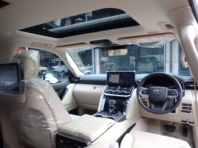 TOYOTA Land Cruiser Wagon ZX Pearl White 2022′ DYMAR