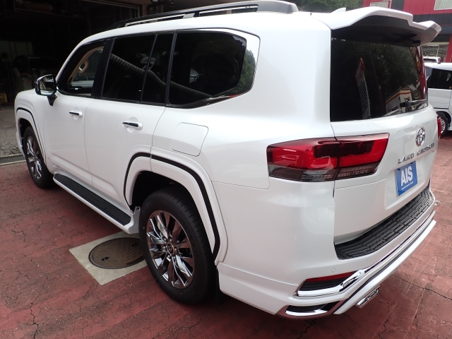 TOYOTA Land Cruiser Wagon ZX Pearl White 2022′ DYMAR