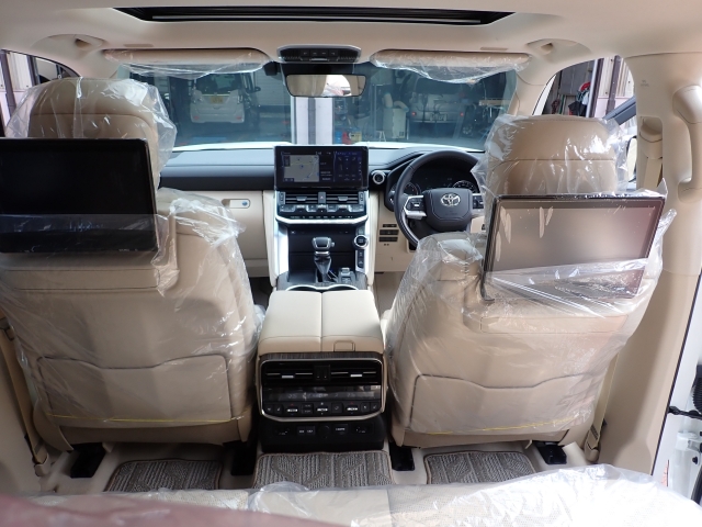 TOYOTA Land Cruiser Wagon ZX Pearl White 2022′ DYMAR