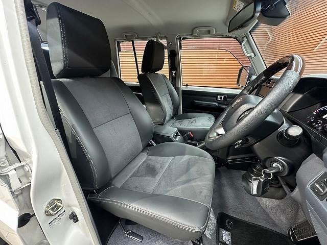 TOYOTA Land Cruiser Wagon AX White 2023′ DYUR7
