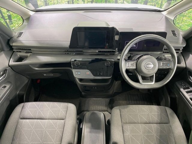 NISSAN Serena e-POWER XV Pearl White 2023′ DYVRW
